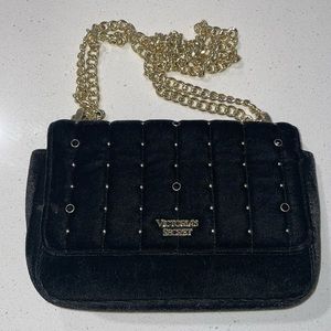 **MOVING SALE EVERYTHING MUST GO WILL ACCEPT MOST OFFERS** Victoria’s Secret bag